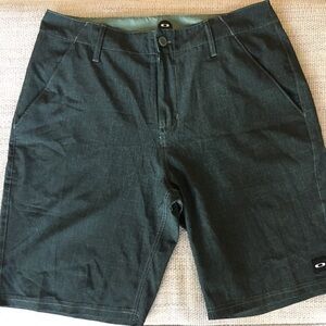 Oakley Men's Green Shorts 33